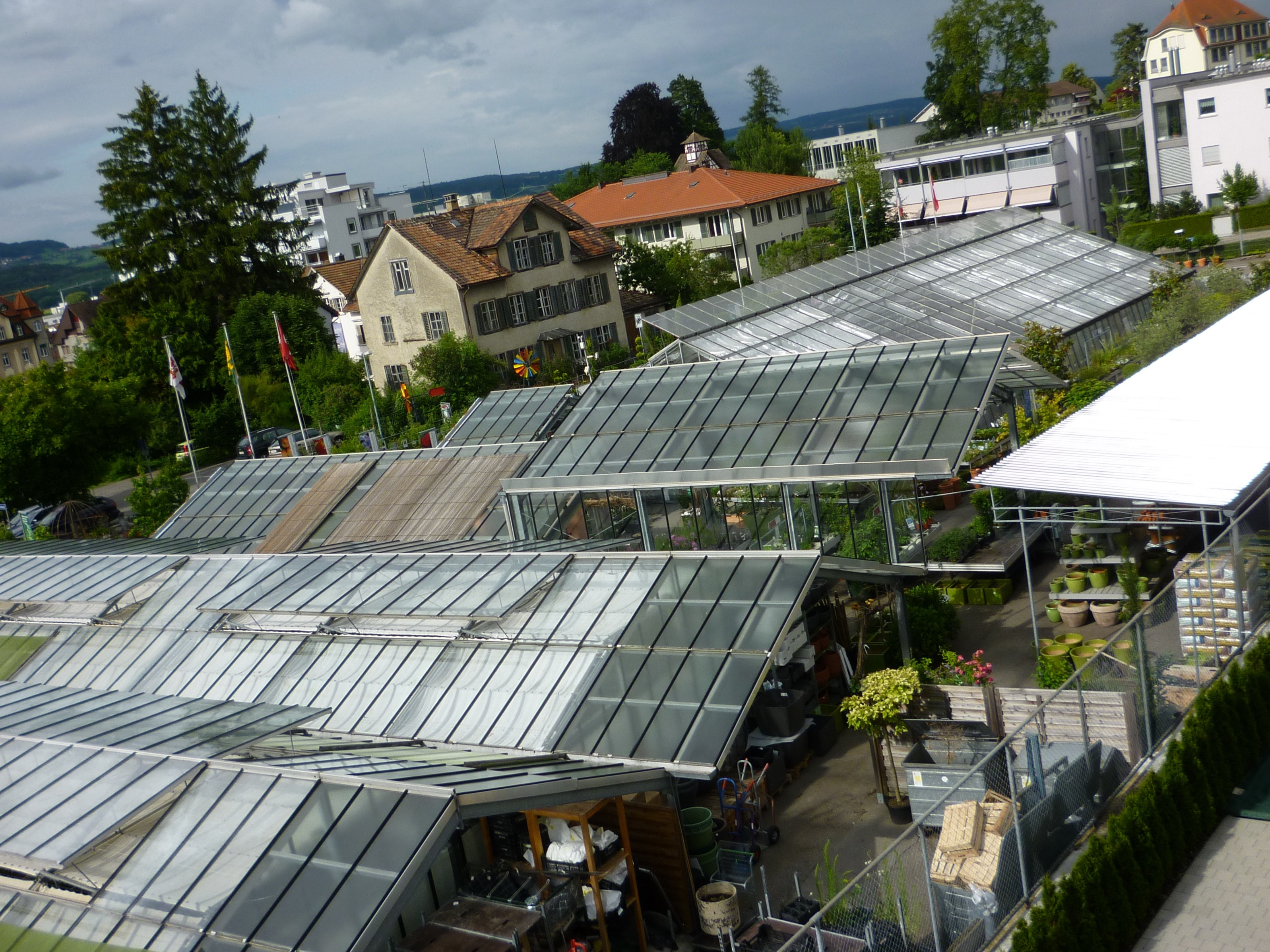 Gartencenter Kueng - viele Treibhauser